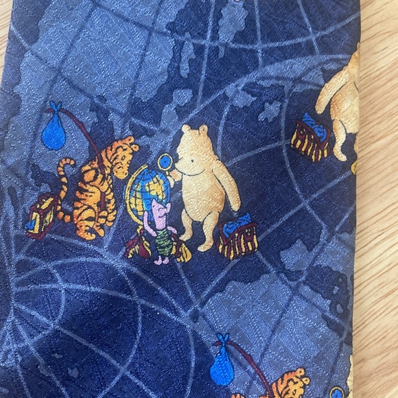 Winnie the Pooh Tie - Picture 4 of 5
